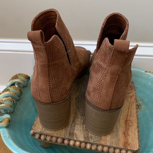 Universal thread open toed booties size 9.5 - Picture 4 of 7